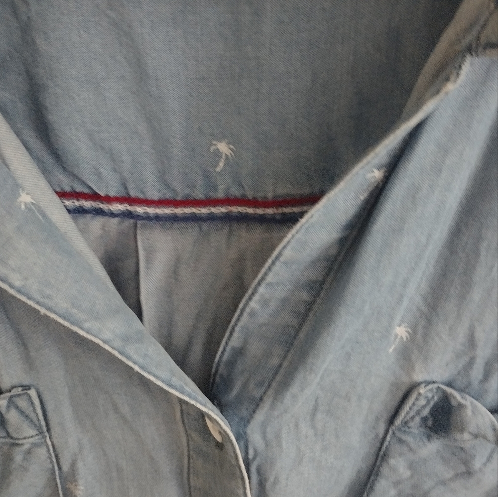 JACHS Girlfriend Blue Denim Button-Up Shirt - Picture 5 of 6